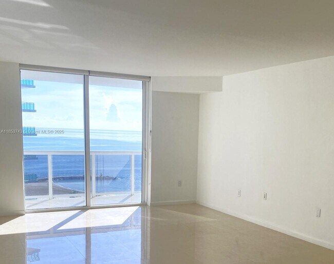 Foto del edificio - 10275 Collins Ave