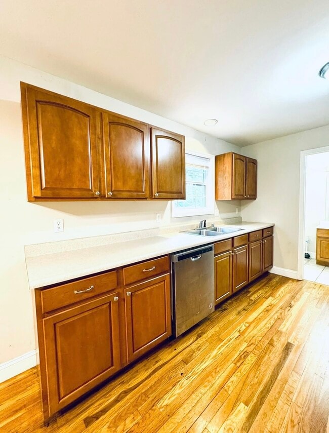 Building Photo - 586 Hampton Way