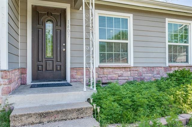 Building Photo - 1407 N Denton Dr