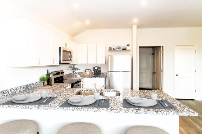 Building Photo - 112 Rustic Trce