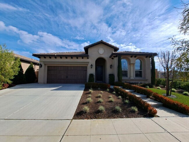 Foto del edificio - Beautiful 4 Bedroom Home In Clovis!