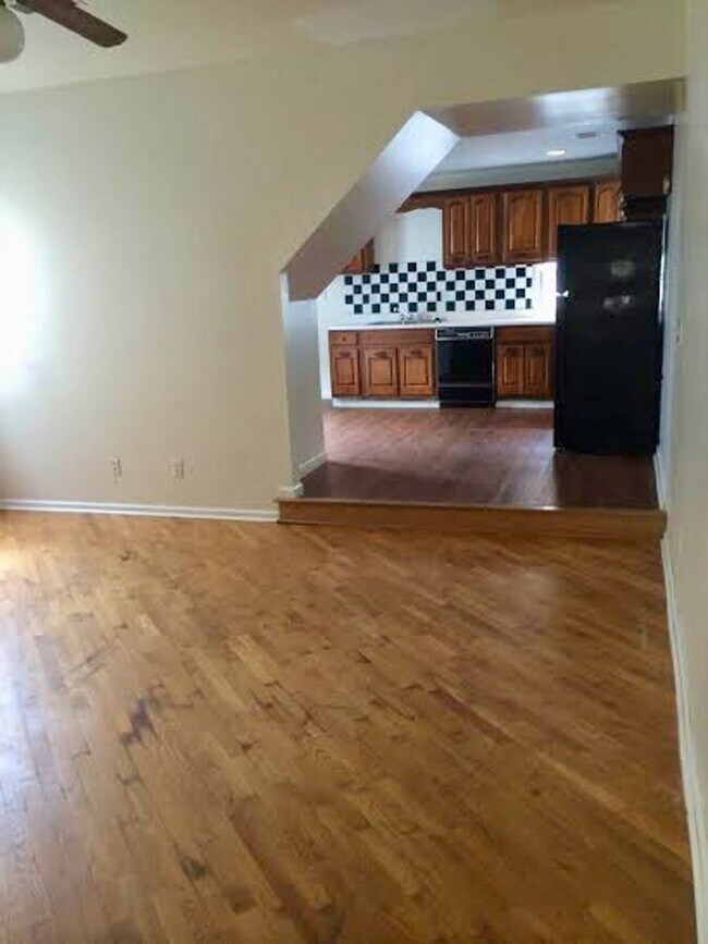 Building Photo - *** Southside Slopes Apartments * Pet Friendly * Walk to E. Carson St. * Available Now * Spacious...