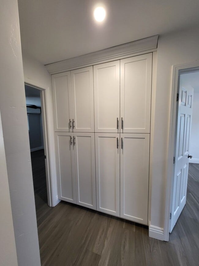 Interior Photo - 3550 Park