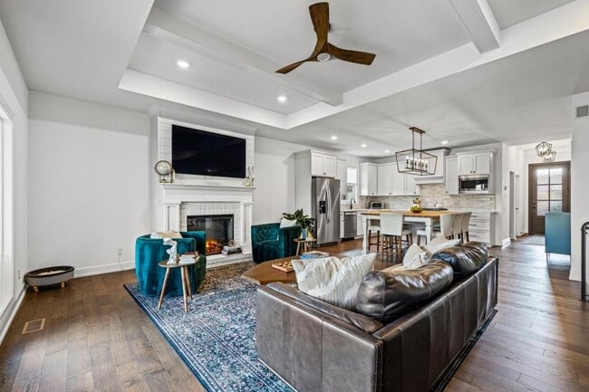 Foto del edificio - 5709 Bower Ln
