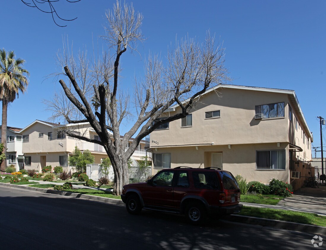 Building Photo - 8422 Amigo Ave