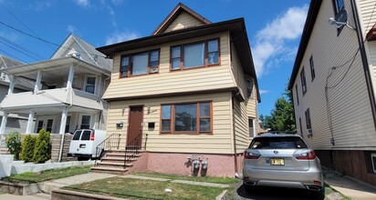 Building Photo - 16 Van Cleve Ave
