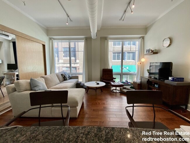 Photo - 139 E Berkeley St Apartment