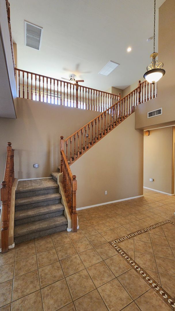 Building Photo - 4 Bedroom Home in the Sun Grooves Communit...