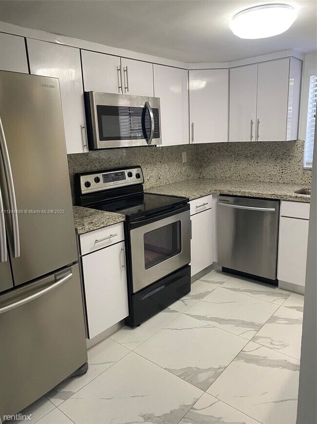 Foto del edificio - 3 br, 2.5 bath Townhome - 3641 NW 95th Ter