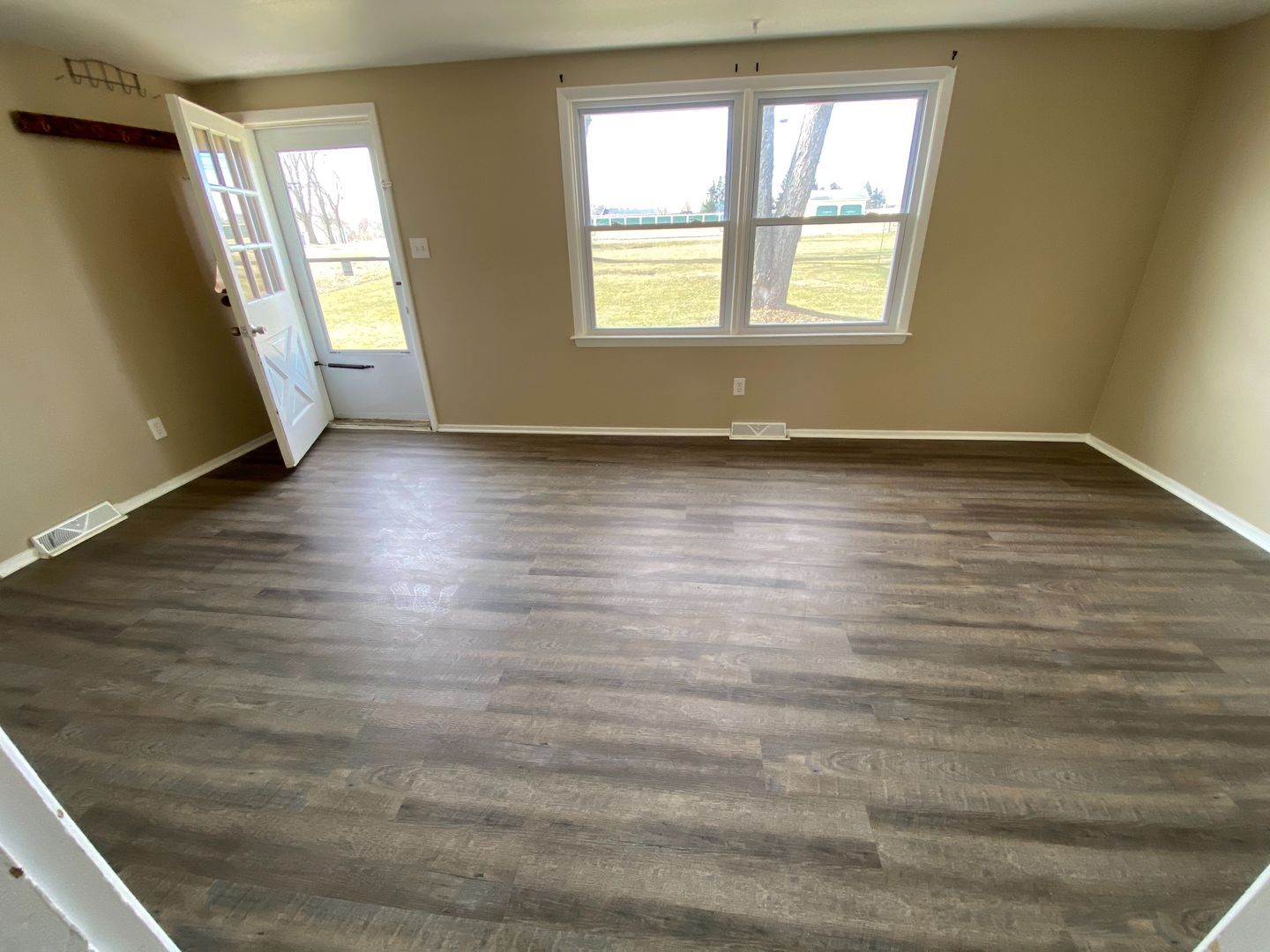 9842-44-46 E Washington St Chagrin Falls, OH 44023 – photo 2