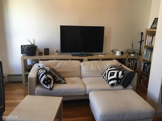 Building Photo - 1 br, 1 bath Apartment - 238 Columbia St # 3N