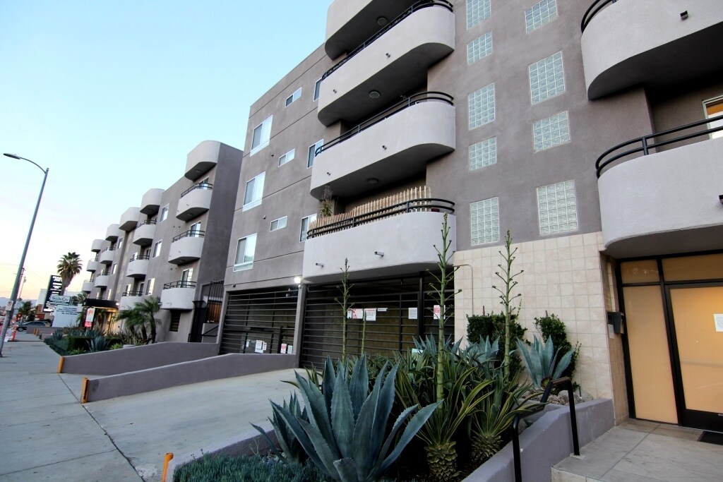 Primary Photo - 3925 Laurel Canyon Blvd