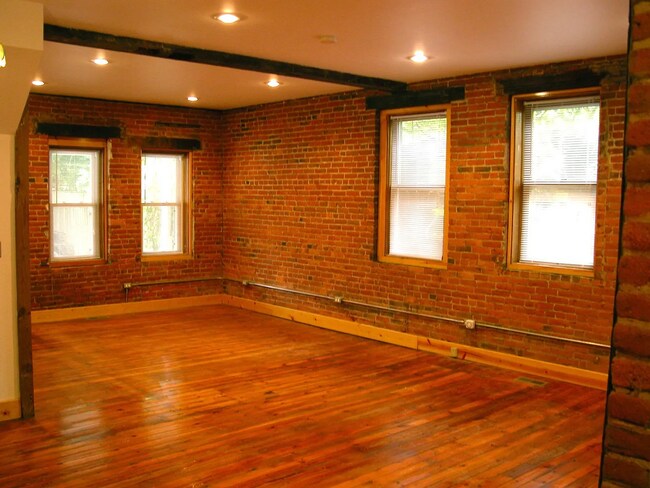 Foto del edificio - W 54th Triplex