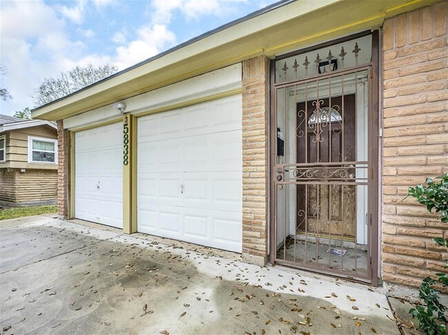 Building Photo - 5838 Ludington Dr