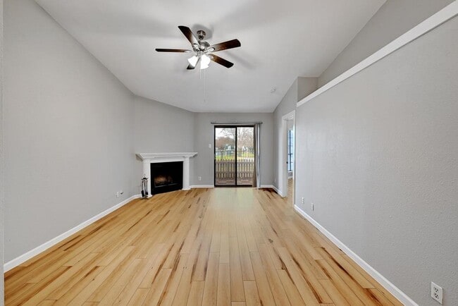 Building Photo - 1601 Faro Dr