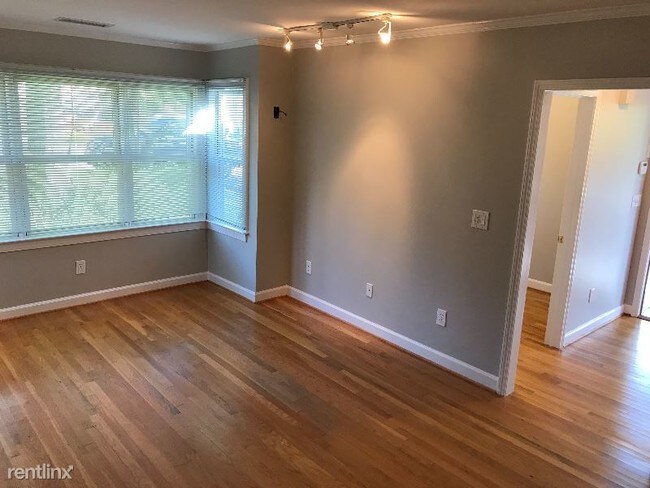 Building Photo - 2 br, 1 bath House - 2330 Lorainne ST NE