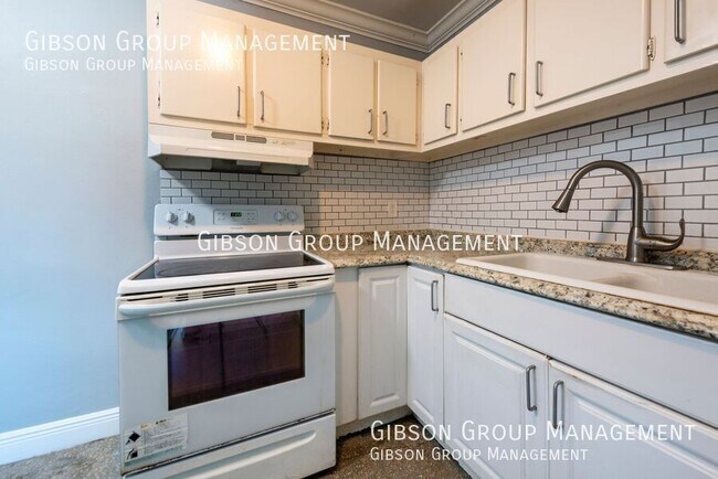 Foto del edificio - 806 NE 16th St