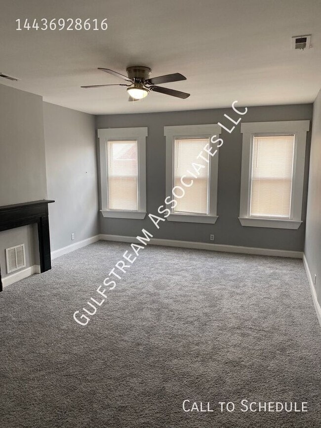 Building Photo - 716 Dolphin St
