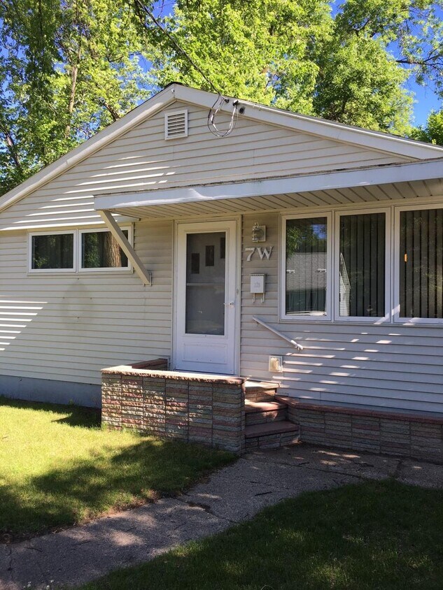 7 3rd St SE, Melrose, MN 56352 House Rental in Melrose, MN