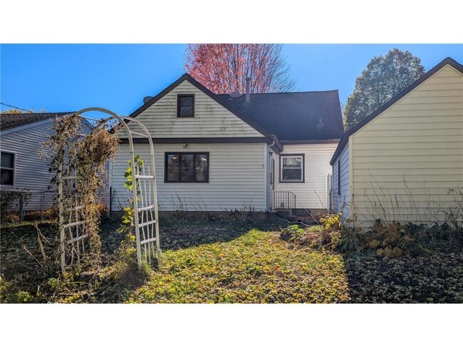 Building Photo - 301 Giles Pl