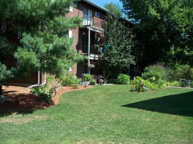Building Photo - 284 Codman Hill Rd