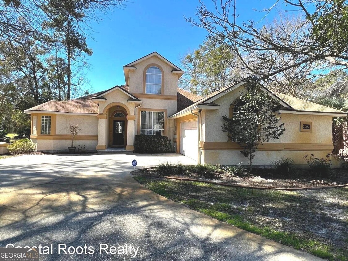 Primary Photo - 205 Fairway Dr