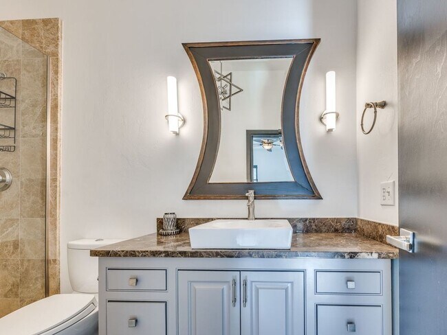 Foto del edificio - Luxury Downtown OKC Brownstone Available for Lease!