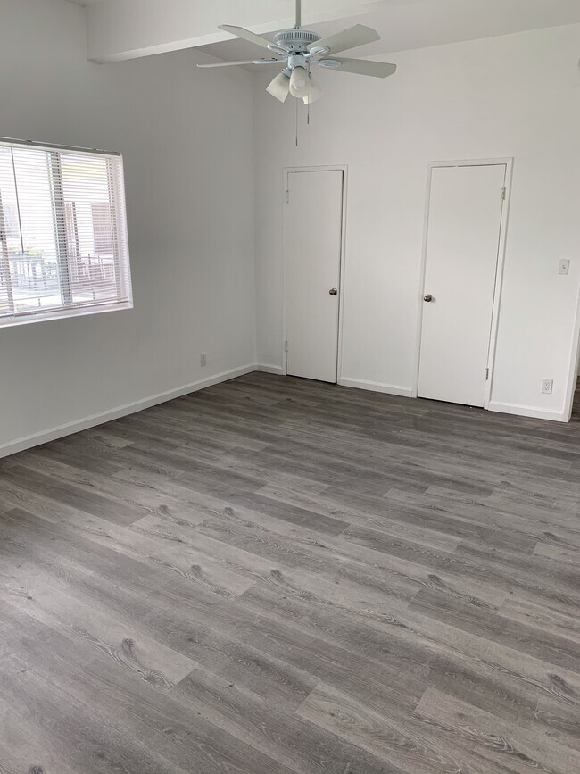 Foto del edificio - 5360 Kester Ave
