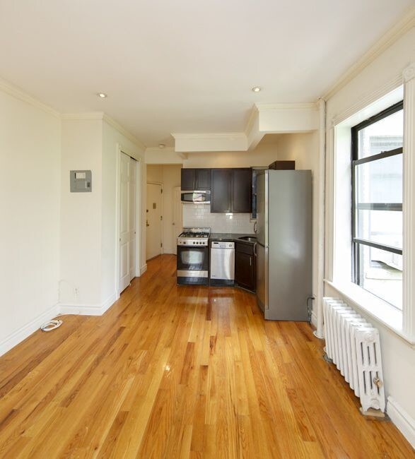 Primary Photo - 333 E 71st St