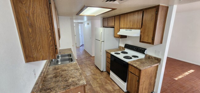 Foto del edificio - 578 W 18th Ave