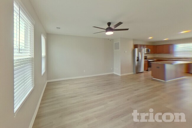 Foto del edificio - 656 McCormick Ln