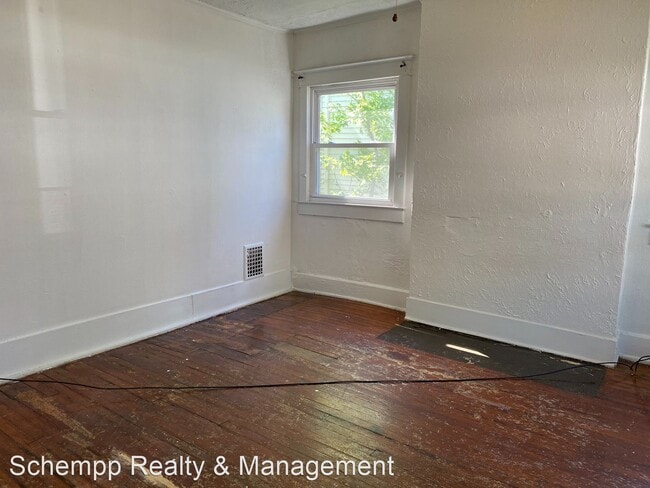 Building Photo - 3 br, 1.5 bath House - 643 S 39th Street