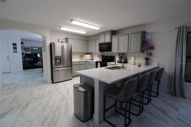 Building Photo - 600 Swallowtail Dr