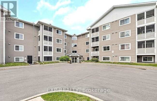 Photo du bâtiment - 316-316 Lorry Greenberg Dr