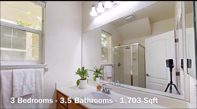 Building Photo - 1062 Acland Way