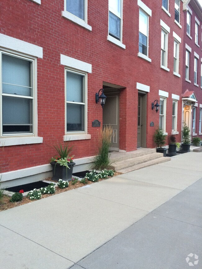 Building Photo - 1132 Locust St