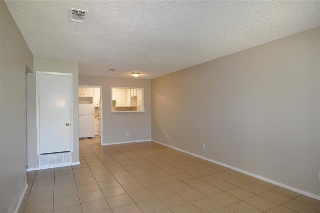 Building Photo - 2032 Oakwood Ct