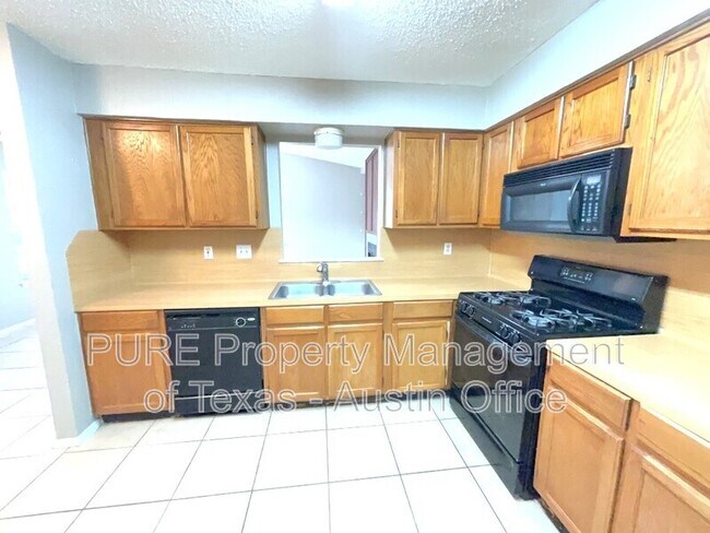 Foto del edificio - 803 Country Aire Dr