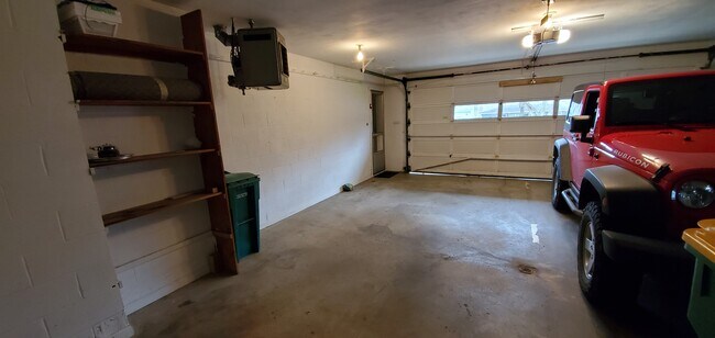 Building Photo - 243 Mark Hannah Ct