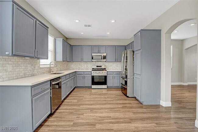 Foto del edificio - 9676 Grouse Grove Ave