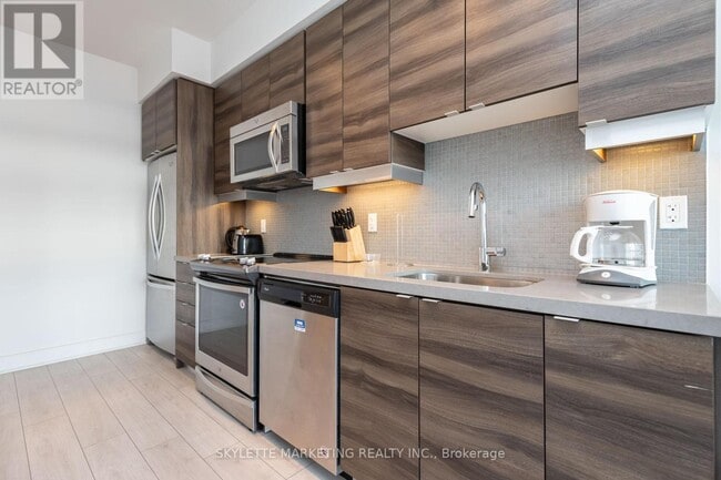 Photo du bâtiment - 525 Adelaide St W