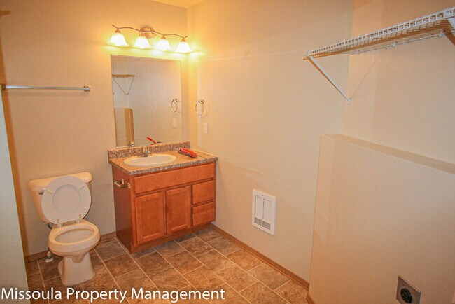 Building Photo - 3840 Oleary St