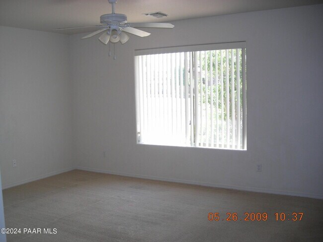 Building Photo - 9476 E Lakeshore Dr