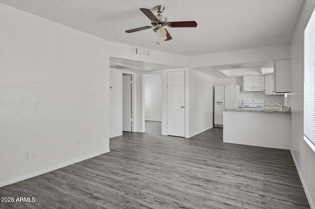 Foto del edificio - 717 E Roeser Rd