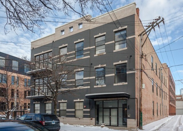 Foto del edificio - 213 N Racine Ave