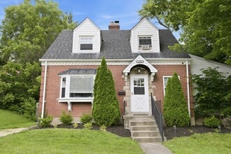 Building Photo - 4158 St Lawrence Ave