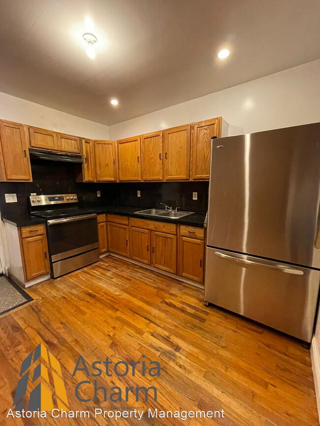 Building Photo - 4 br, 2.5 bath House - 1411 N Central Ave