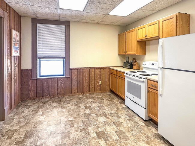 Building Photo - 118 Kenosha St