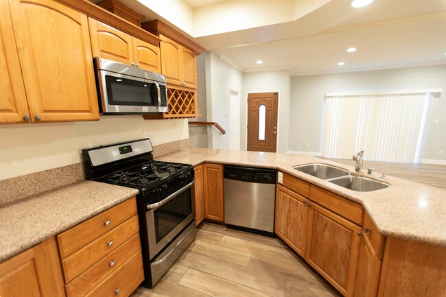 Kitchen - 8020 Telegraph Rd
