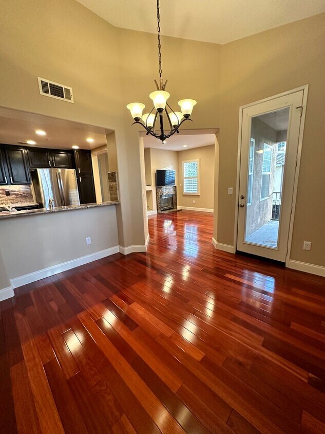 Foto principal - 1 Bedroom Condo for Lease in Northwood Pointe